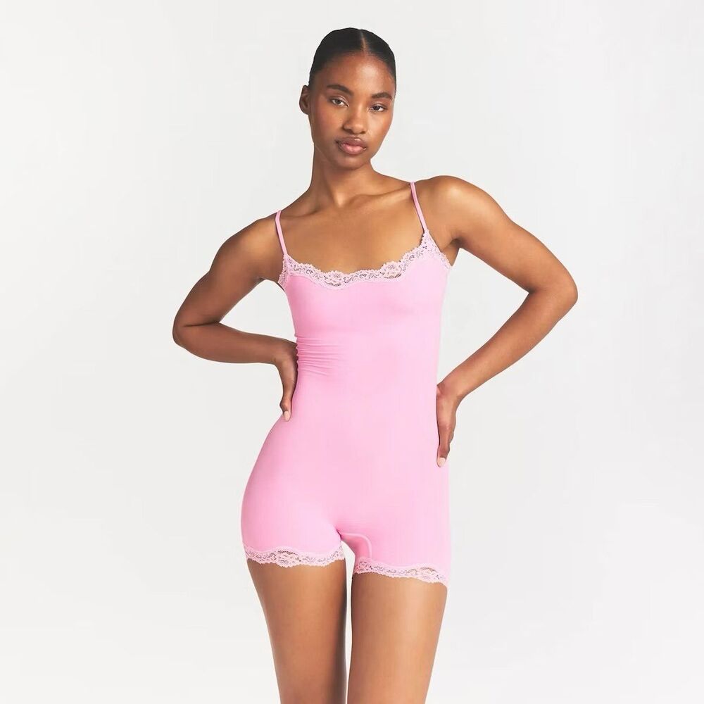 Skims Fits Everybody Lace Onesie Bubblegum Tonal Size Large